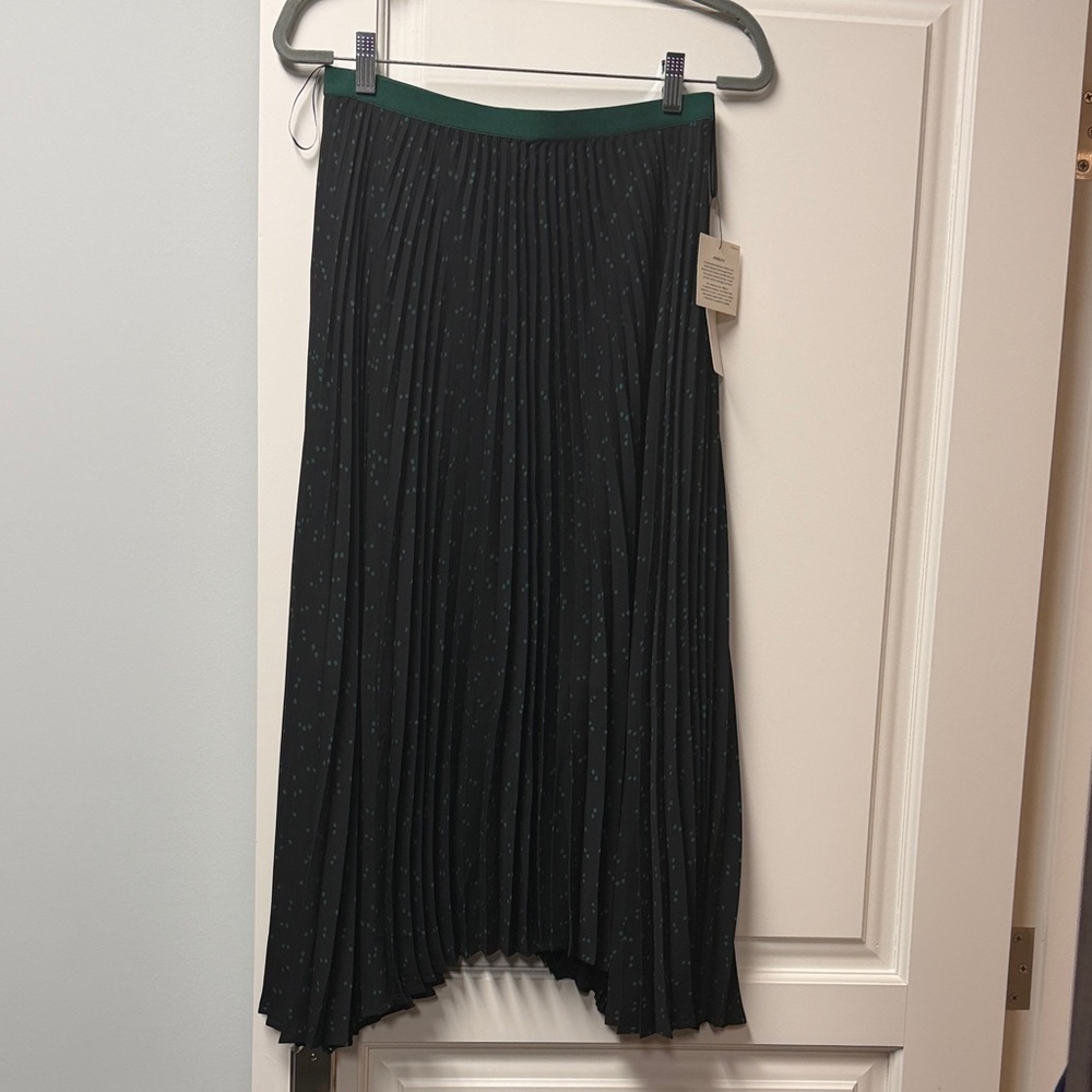 Uniqlo Black Pleated Midi Skirt with Green Waistband